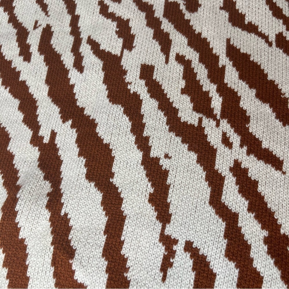 BB Dakota by Steve Madden Riga Zebra Jacquard Sweater Size L - Picture 3 of 8